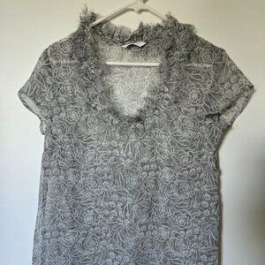 Stunning black & white floral blouse with beautiful cleavage rim